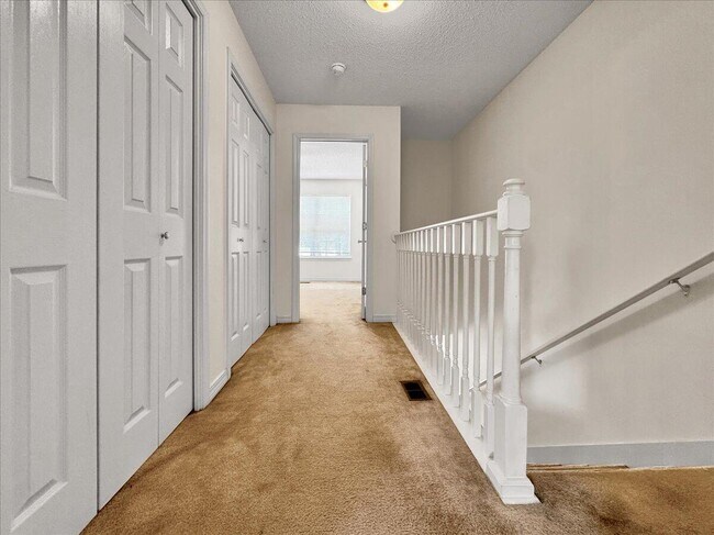 Building Photo - 994 Scenic Oak Ln