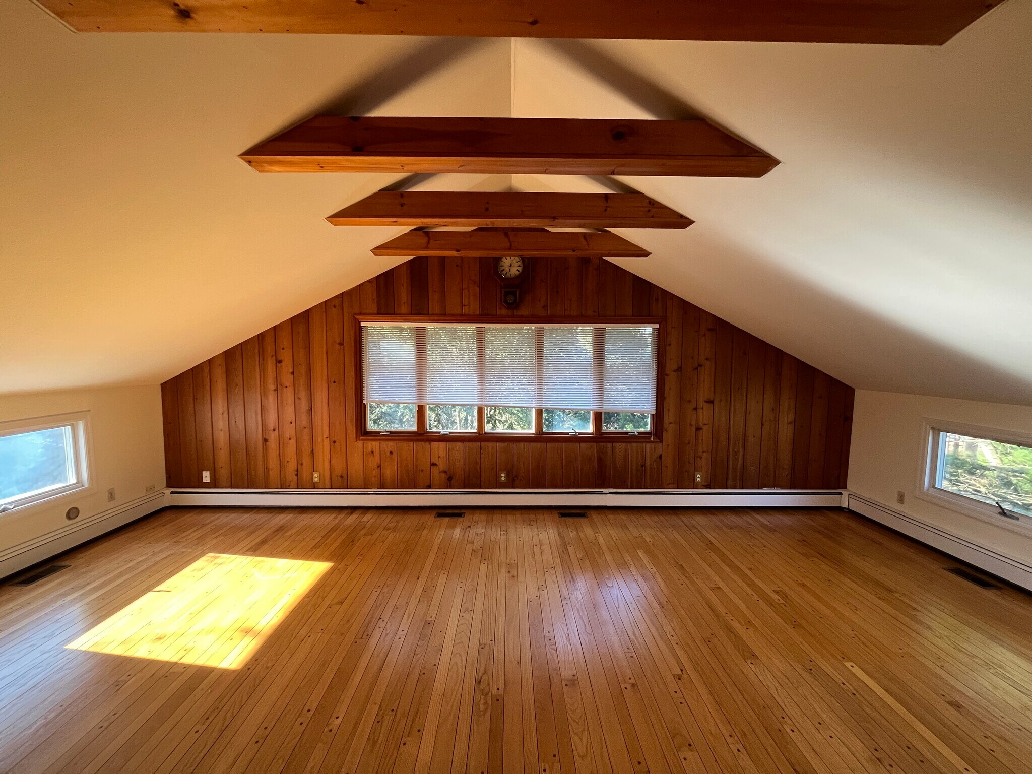 Building Photo - 16 S Beach Rd