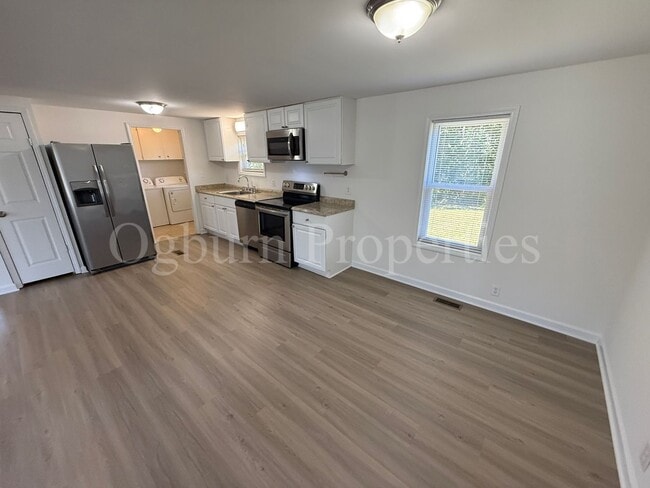 Building Photo - 4905 La Crest Ct