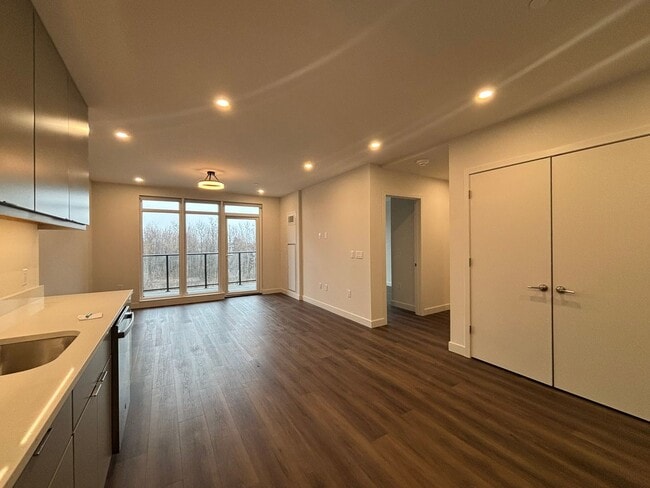 Building Photo - Modern, Light-Filled 2 Bed at One25 – Unit...