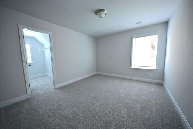 Building Photo - 7243 Millbrae Walk