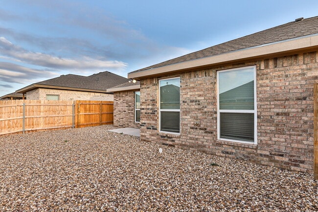 Building Photo - Half off First Full Month's Rent /Zero Deposit /Convenient to All Institutions of Higher Learning...