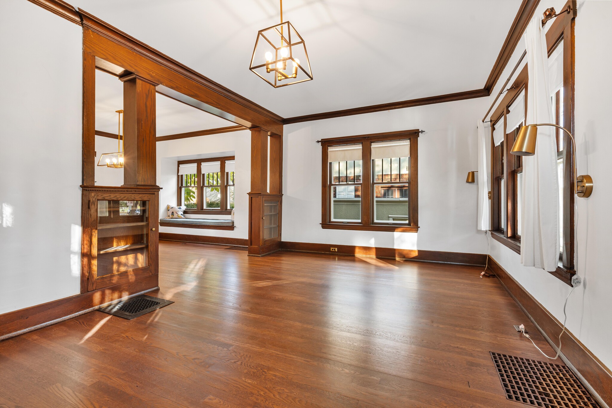 Building Photo - 127 Trowbridge St NE