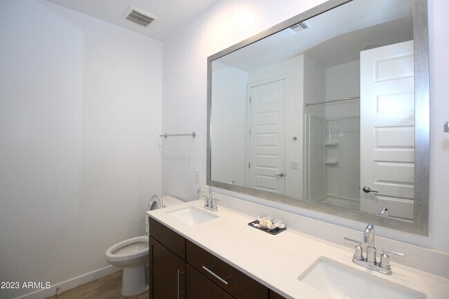 Building Photo - 12463 W Kaler Dr