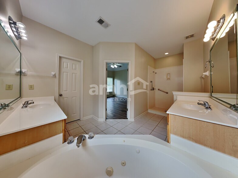 Building Photo - 1641 Kings Pond Cv