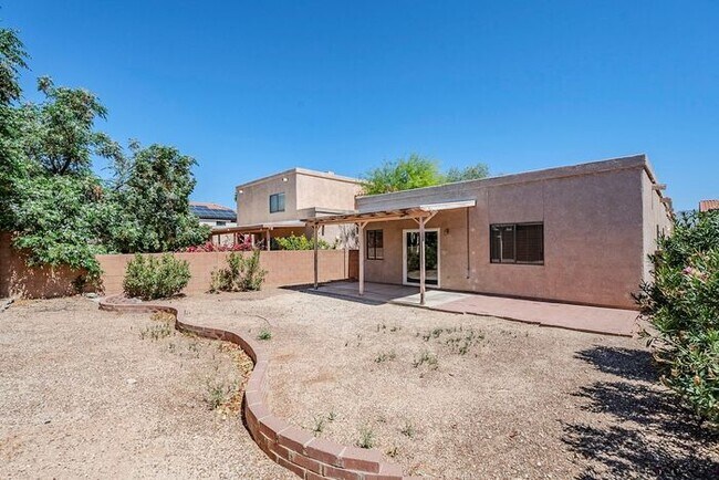 Building Photo - Pending/ Rented - Charming 3-bedroom, 2-ba...