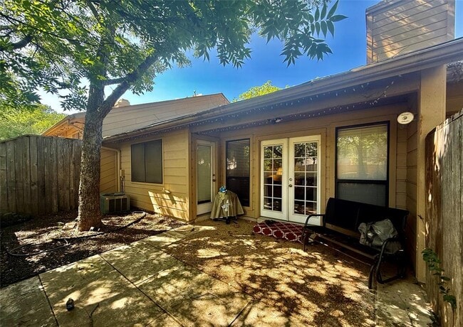 Building Photo - 7211 Lakewood Dr