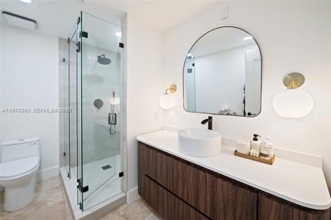 Building Photo - 601 NE 27th St