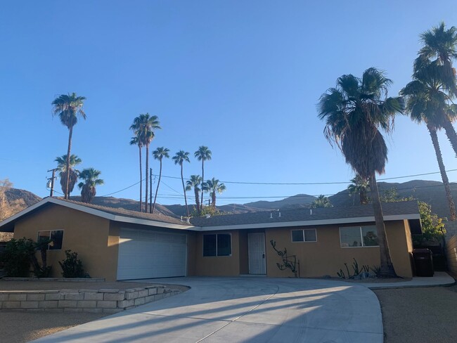 Primary Photo - Three Bedroom Home in Beautiful Neighborhood