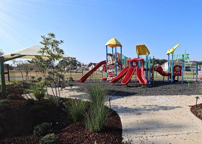 Building Photo - Look 4/3 in Zachary!