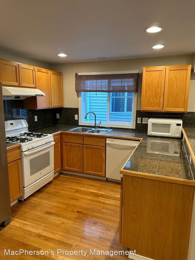 Building Photo - 3 br, 2 bath House - 8538 Midvale Ave N #B