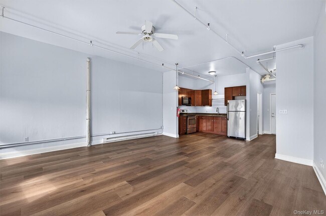 Building Photo - 23 W Main St