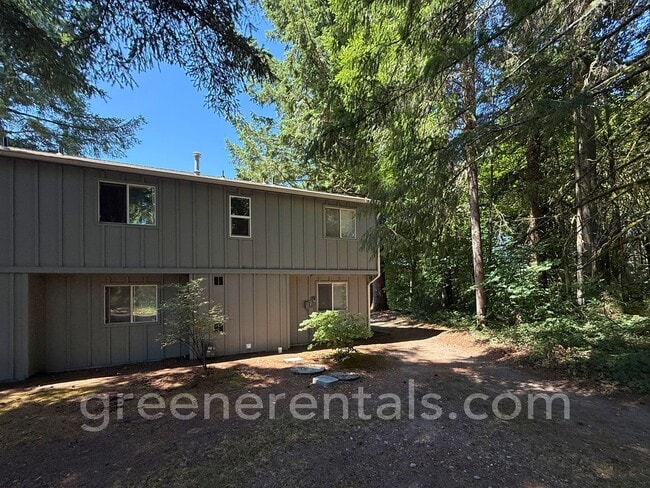 Building Photo - Quaint 2BR 1.5BA Condo in the Vineyards