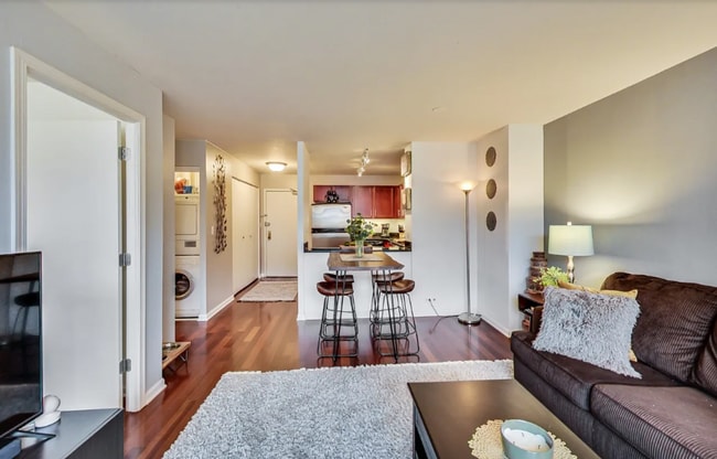 Building Photo - Goldcoast 1b1b Apartment Available