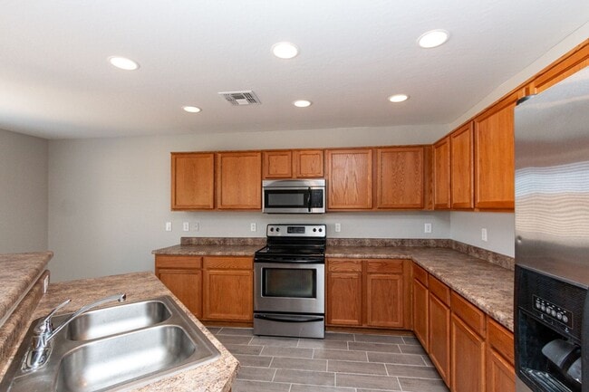 Building Photo - 31569 N Sundown Dr