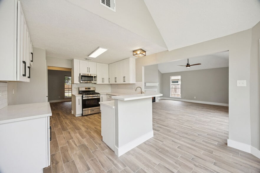 Building Photo - 2942 Waterloo Rd