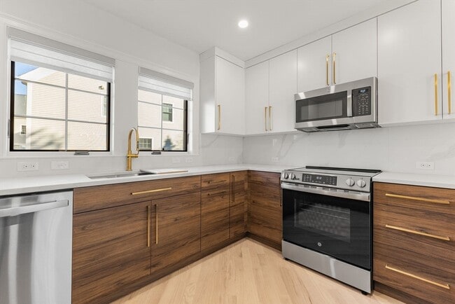 Building Photo - 7 Chatham Way