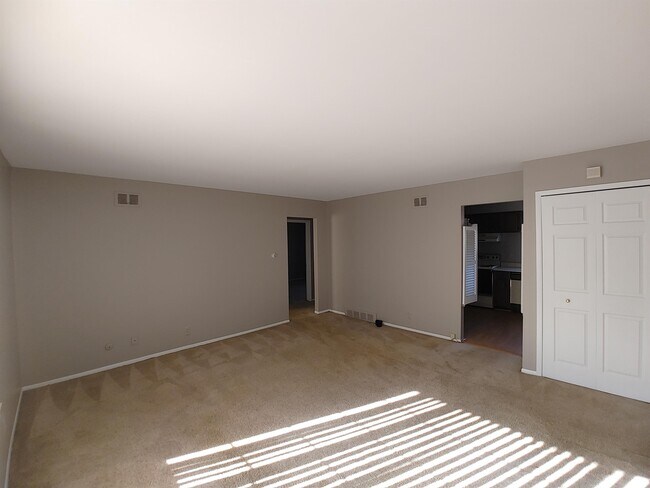 Building Photo - 25312 Shiawassee Cir