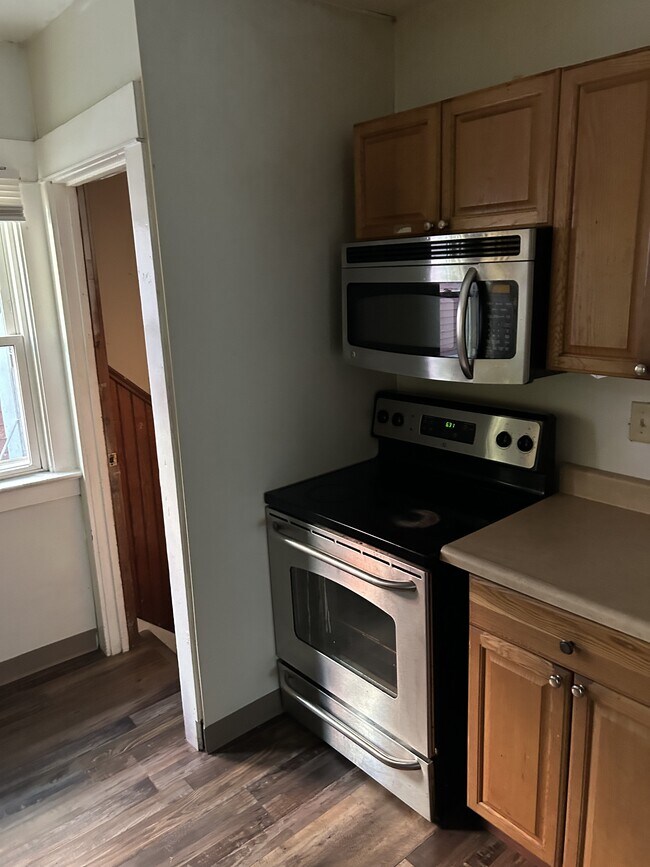 Building Photo - 175 Lisbon Ave