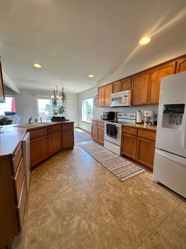Building Photo - Beautiful 3 bedroom 2 bathroom