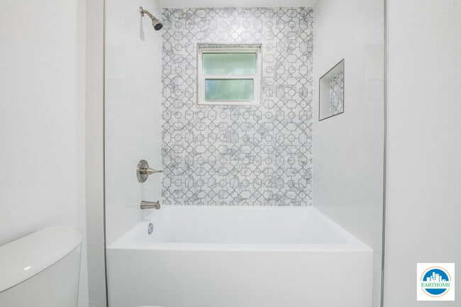 Building Photo - 3226 6th Ave S