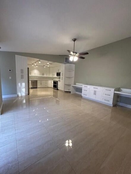 Building Photo - 4757 Sunny Palm Cir