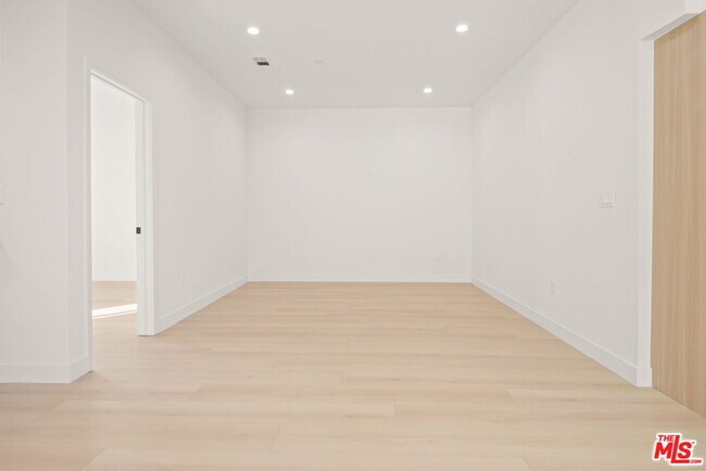 Building Photo - 1709 Burnside Ave