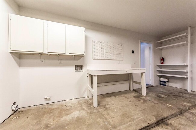 Building Photo - 3909 Spring Arbor Ct
