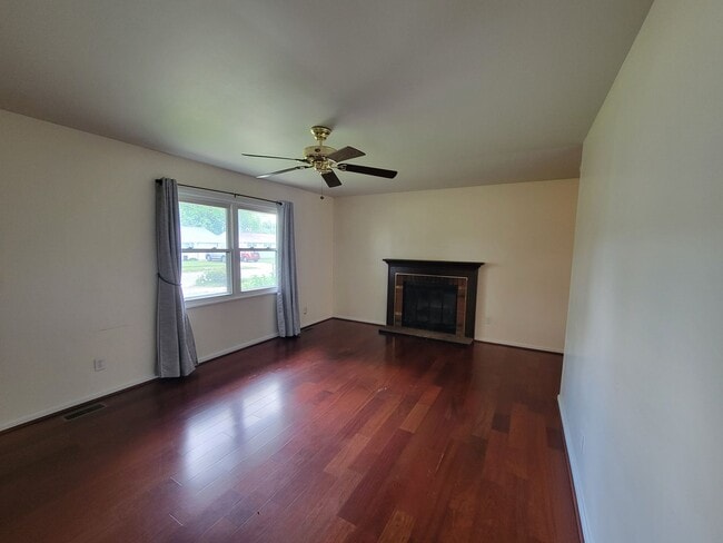 Building Photo - Charming 3-Bedroom Home: Serenity, Space, and Style Await!