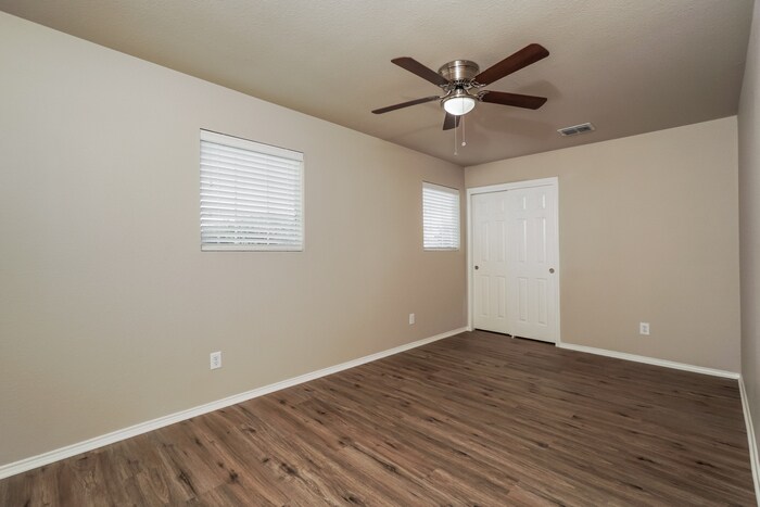 Building Photo - 349 Willow View