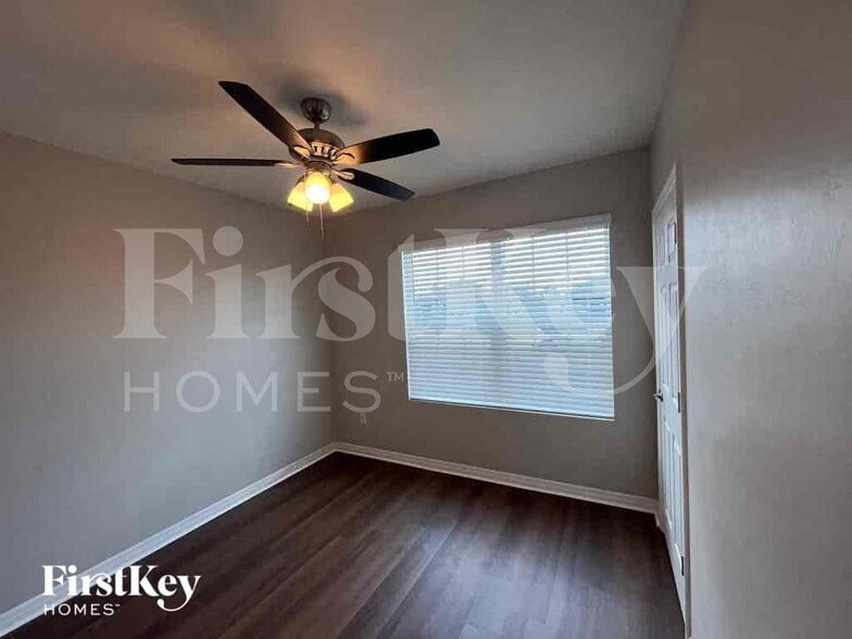 Building Photo - 2820 NW 21st Ave