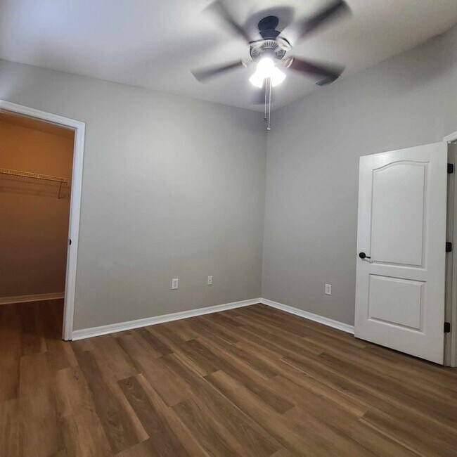 Building Photo - 6733 Lake Rochester Ln