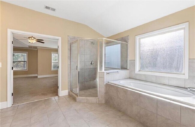 Building Photo - 2727 Cove View Ct SE
