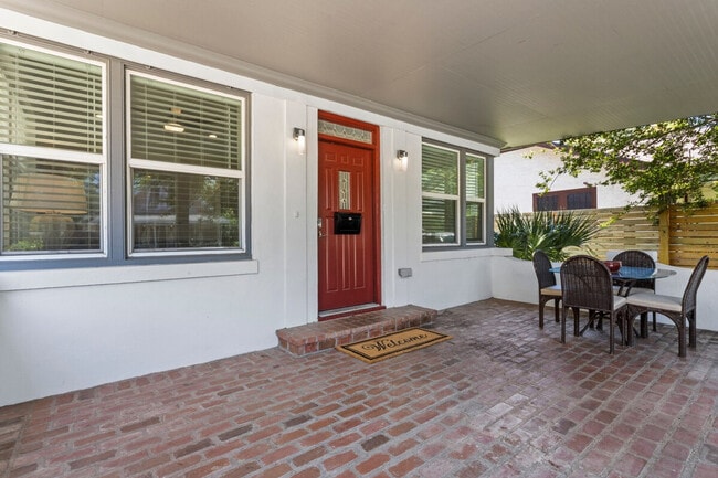 Building Photo - 134 Lee St