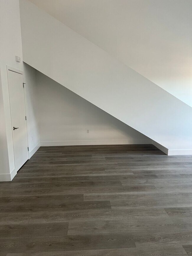 Building Photo - Modern - 2 Story Loft