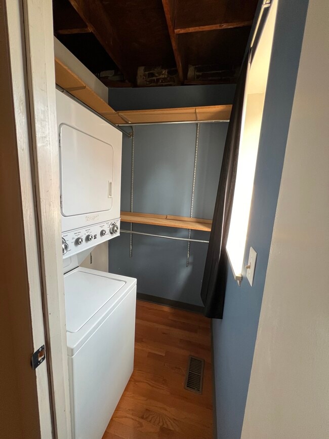 Building Photo - 2109 Larkins Way