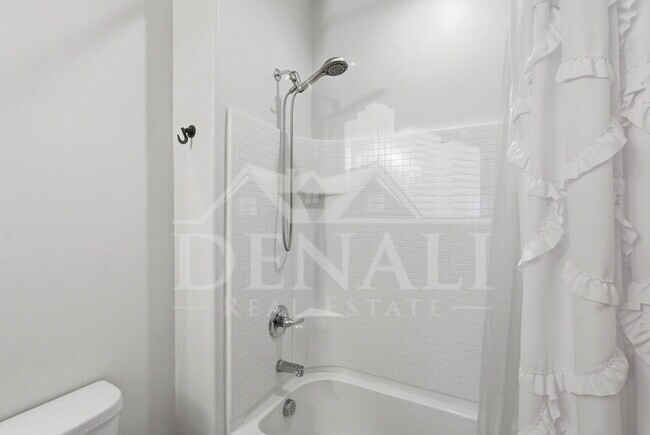 Building Photo - 4220 S Macy Cir