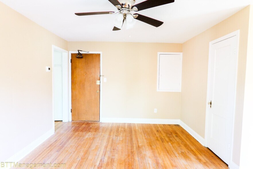 Building Photo - 908 Hudson Ave