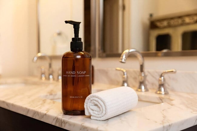 Building Photo - 152 E McMicken Ave