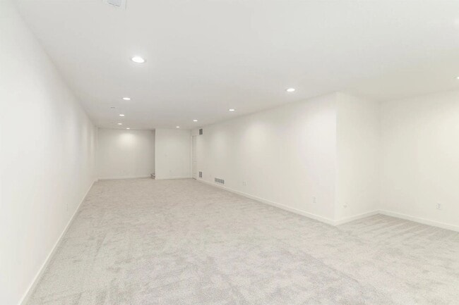 Building Photo - 5314-5316 Pinecrest