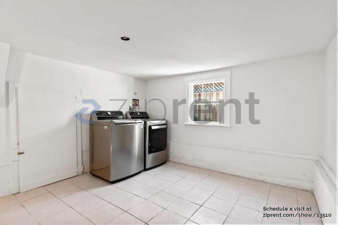Building Photo - Unit