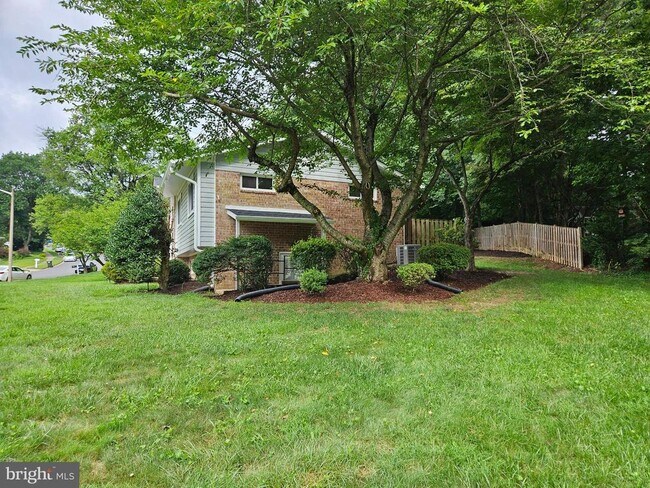 Building Photo - 5021 Swinton Dr