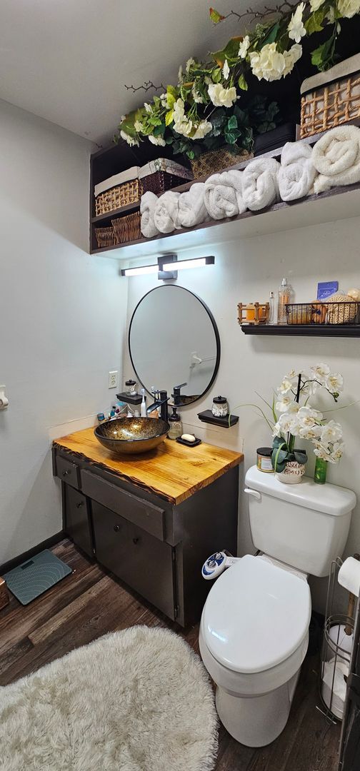 Building Photo - 4 Bedroom Cabin Style Rental in Port ST John