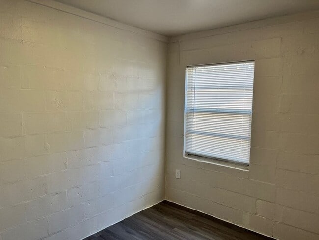 Building Photo - 1339 Winnifred St