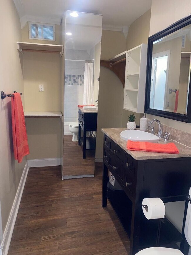 Building Photo - STUDIO CONDO WITH A MILLION DOLLAR LAKE VIEW