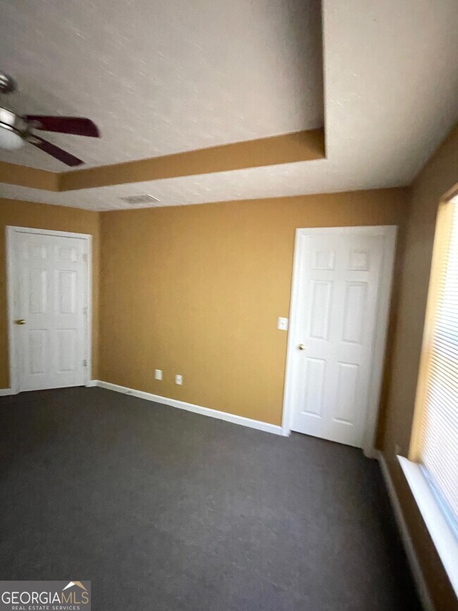 Building Photo - 363 Arrowhead Dr