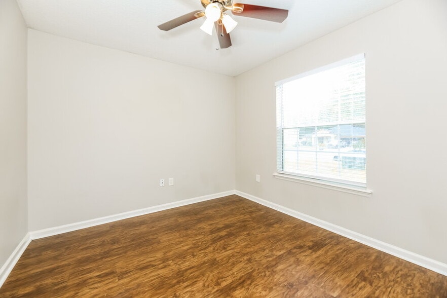 Building Photo - 2688 Oak Haven Dr