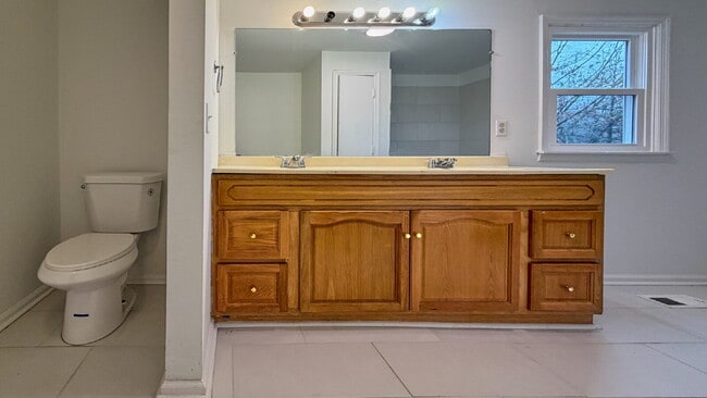 Building Photo - For Rent: 3+ BR, 3BA house. (Please speak with us before applying.)