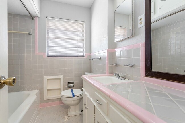 Building Photo - 6520 St Moritz Ave