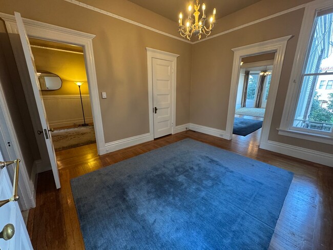 Building Photo - Elegant and Remodeled 3BR Victorian Flat n...